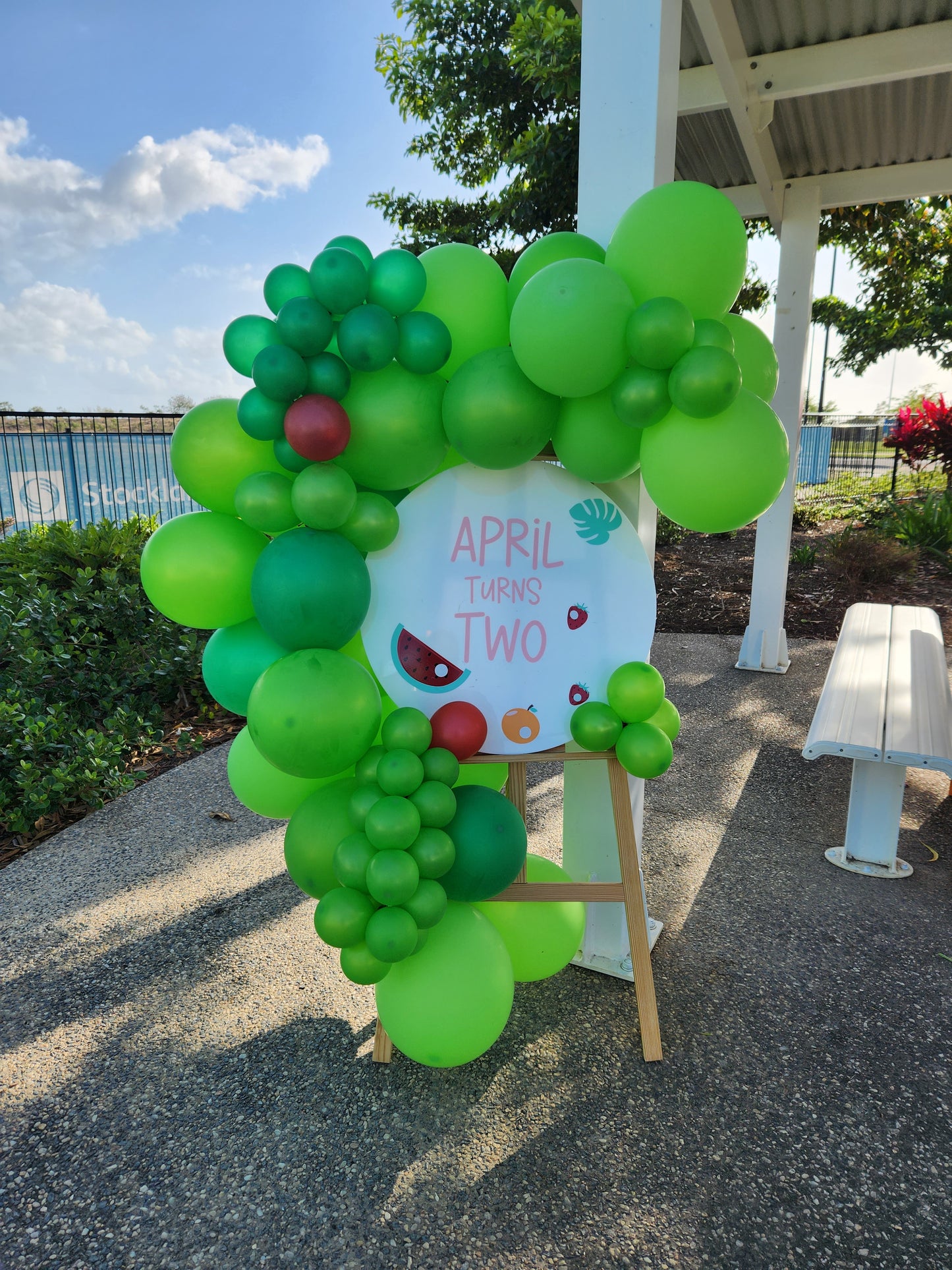 Easel w/ Balloons